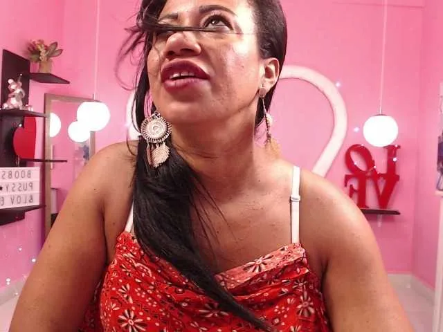 Live sex webcam photo for Luanamilf #250515800