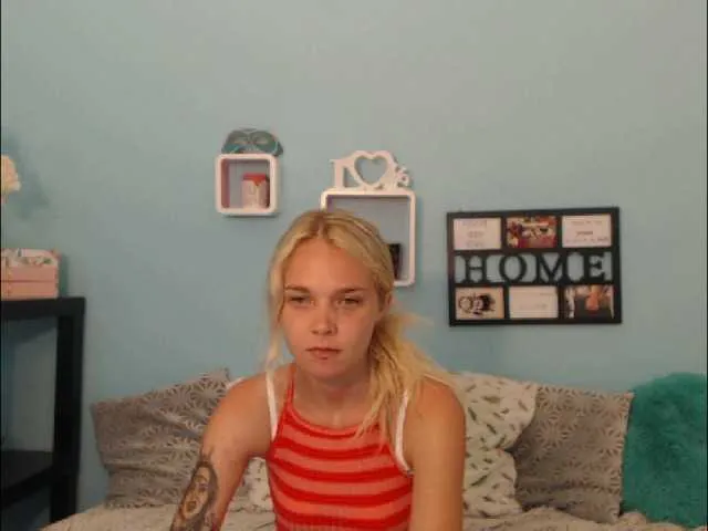Live sex webcam photo for AnnaHappy18 #253009581