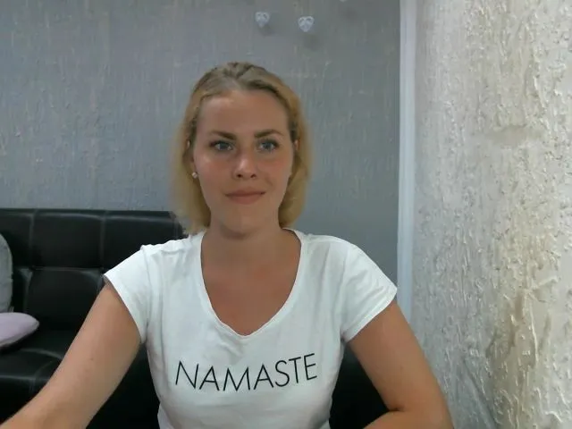 Live sex webcam photo for AnnnaLia #252768832