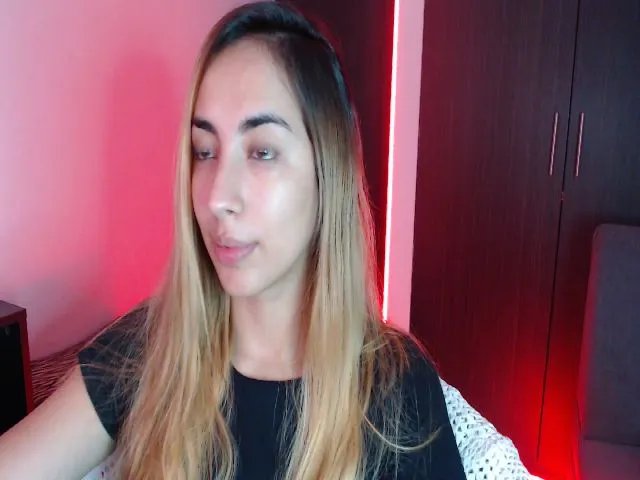 Live sex webcam photo for April_dew #258173397