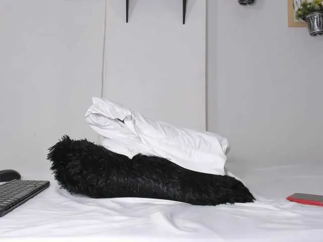 Live sex webcam photo for fevermilf #244518630