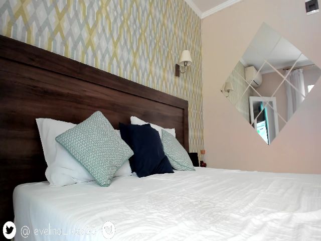 Live sex webcam photo for Evelinarosse #263609754