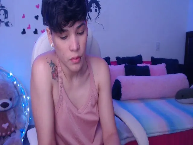 Live sex webcam photo for Laura_R23 #263219735