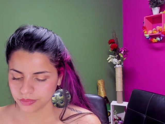 Live sex webcam photo for Sammy_pinkd #287883535