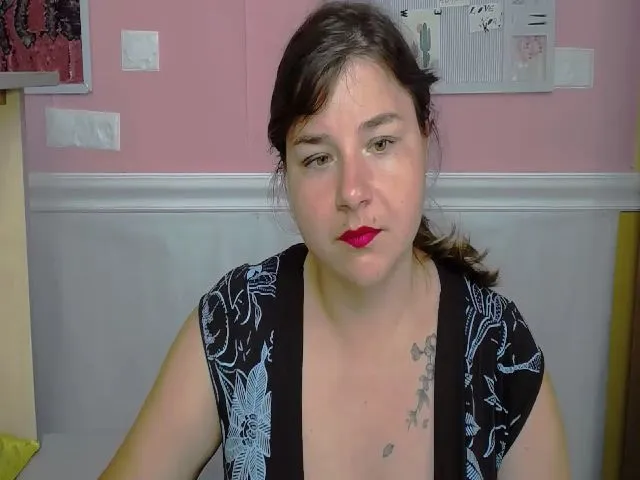 Live sex webcam photo for MonLais #265464136