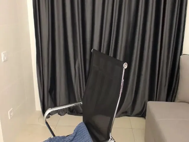 Live sex webcam photo for KellyKleine #263850876