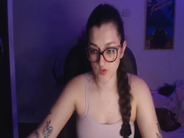 Live sex webcam photo for Miah_Peach #255536077