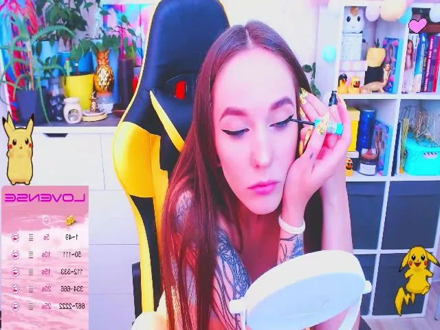 Live sex webcam photo for JinjerMoon #259918060