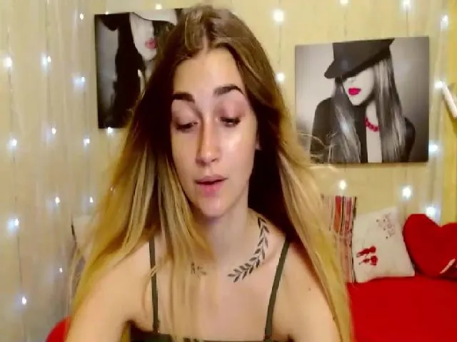 Live sex webcam photo for Lolly__Pop__ #263399411