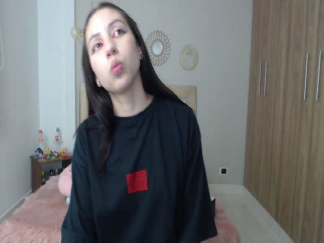 Live sex webcam photo for Emily_evans18 #254358615