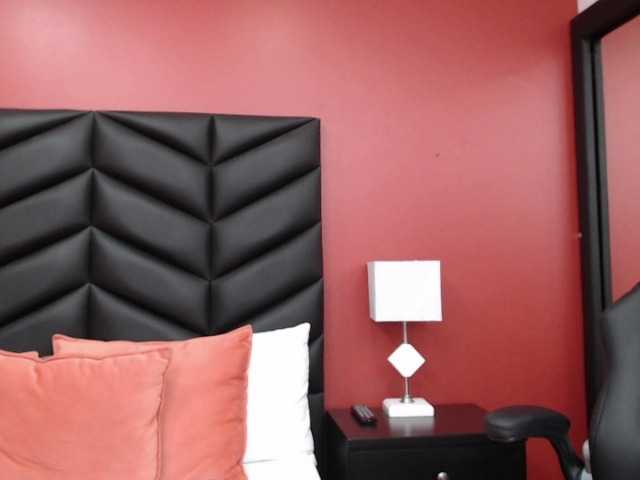 Live sex webcam photo for MartinaPierce #241315969