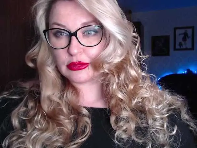 Live sex webcam photo for WifeyNusha #247429215