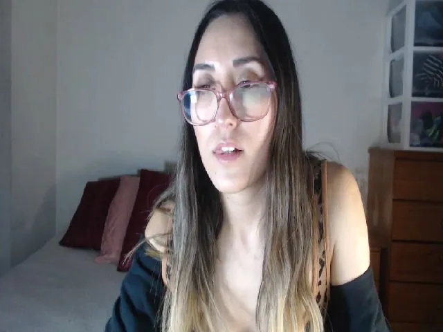 Live sex webcam photo for Ninimoon #255870669