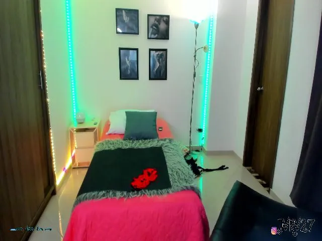 Live sex webcam photo for Juanabrau #260009386