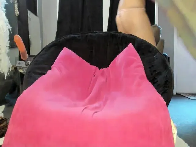 Live sex webcam photo for KinkyKortney #259260918