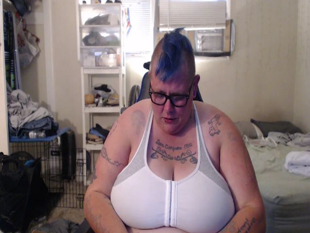 Live sex webcam photo for PunkChick420 #254788570