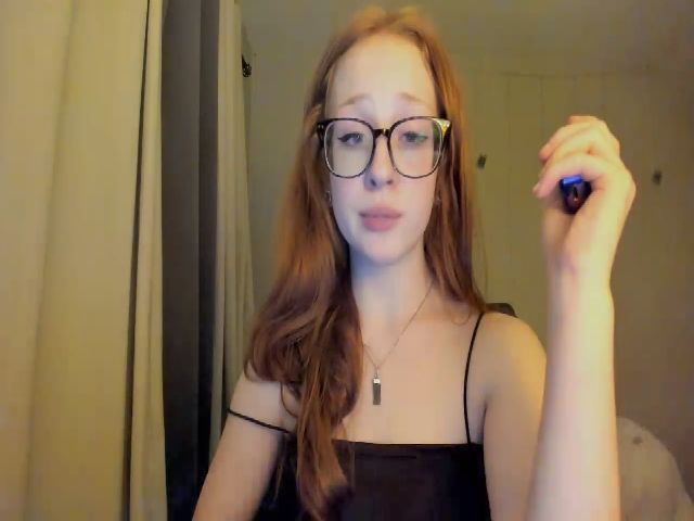 Live sex webcam photo for Haileystormxo #252361855