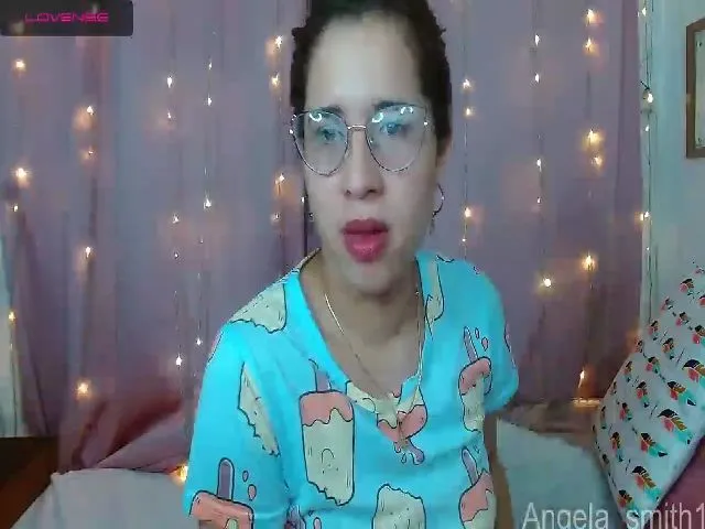Live sex webcam photo for Anngela_smith #254672691