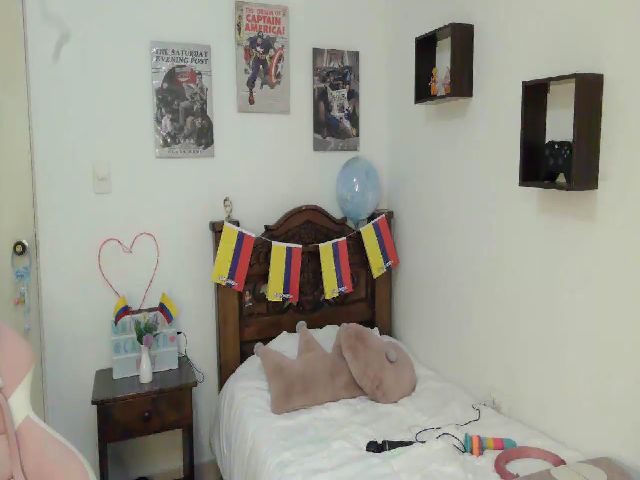 Live sex webcam photo for Cailyn_Hot1 #255661169