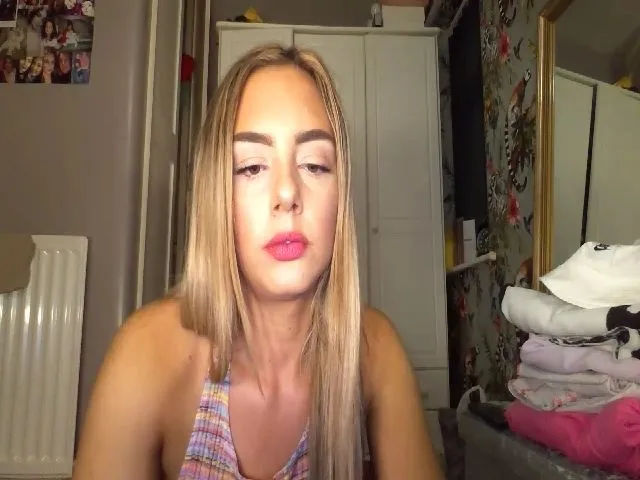 Live sex webcam photo for Sexysisixxx #262410791