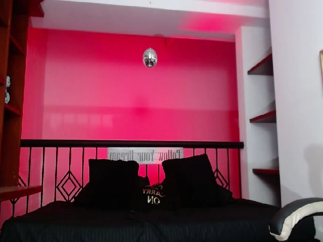 Live sex webcam photo for Yeli_Amber #252694913