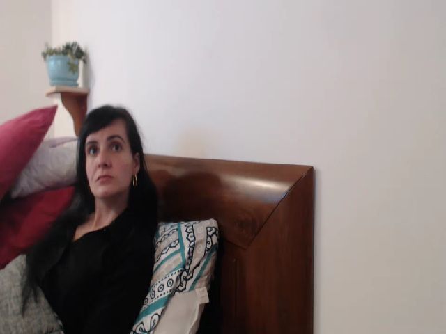 Live sex webcam photo for isabellazee2 #253616529