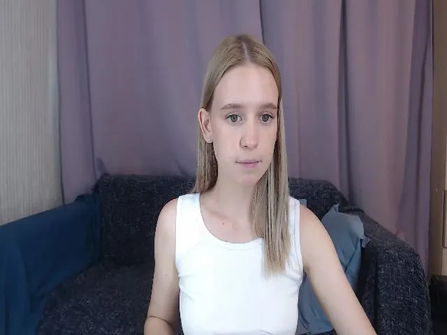 Live sex webcam photo for HotSwJenna #256657572