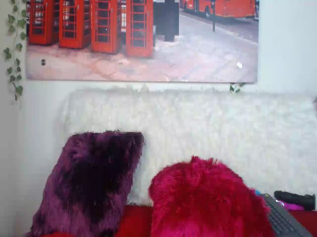 Live sex webcam photo for Emiliarain #262900740