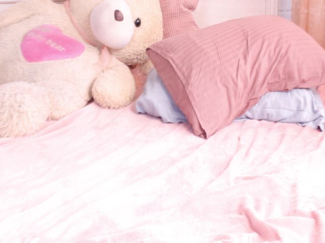 Live sex webcam photo for LilyMinx #258470788