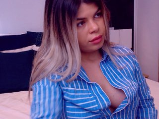 Live sex webcam photo for EliseTyler #240731220