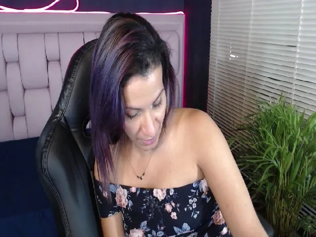 Live sex webcam photo for Infernalsexx #253146493