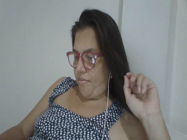 Live sex webcam photo for SweetLola01 #259057544