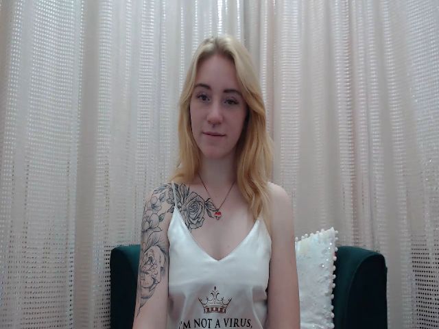 Live sex webcam photo for RedBerryy #253295880