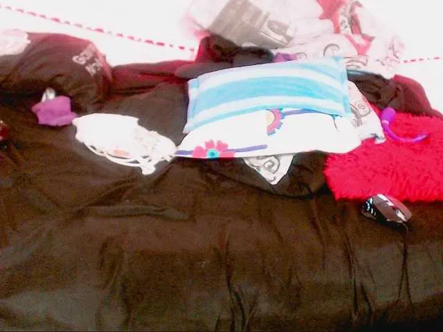 Live sex webcam photo for Julieatm #245363551