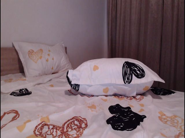 Live sex webcam photo for Emma__3 #261750435