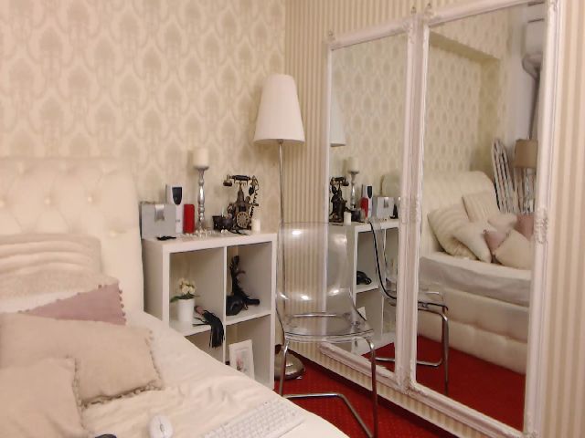 Live sex webcam photo for SofiaLloyd #252911857