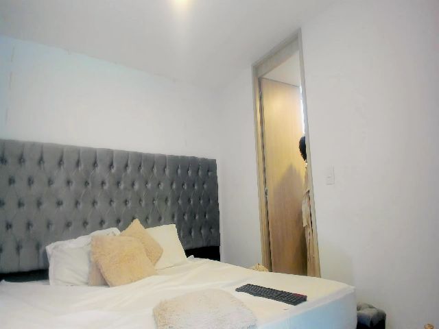 Live sex webcam photo for Afro__Goddess #259331896