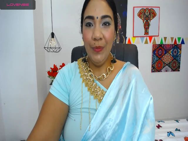 Live sex webcam photo for IndianMama #261439688