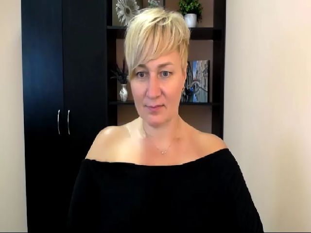 Live sex webcam photo for KailyMey #252814451