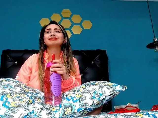 Live sex webcam photo for vanesa-diaz #241810797