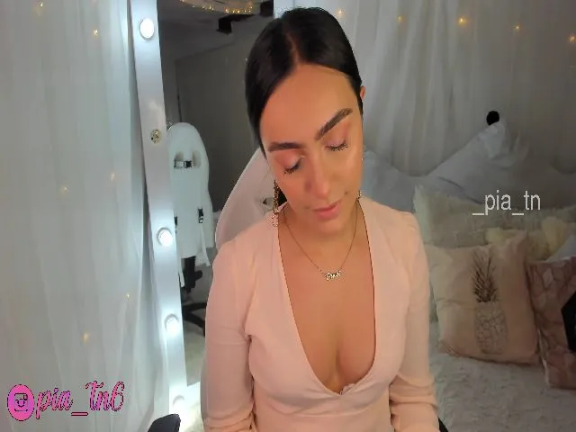 Live sex webcam photo for Pia_tn #253899353