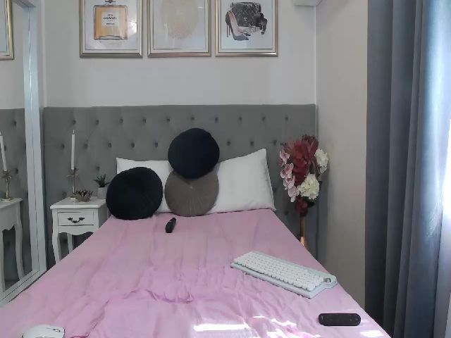 Live sex webcam photo for GracieCute #252421174