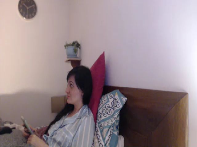 Live sex webcam photo for isabellazee2 #258397303