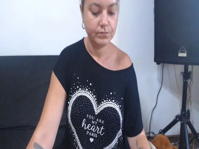 Live sex webcam photo for Softhottmilf #264163434