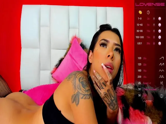 Live sex webcam photo for Kriss_Luna #260540795