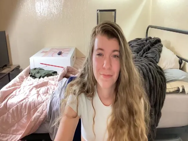 Live sex webcam photo for Trixiegirl3 #262363394