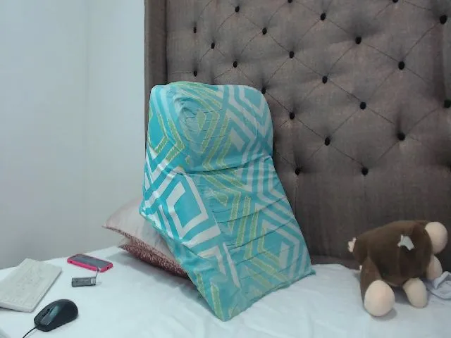 Live sex webcam photo for GreenBlondie #255658897