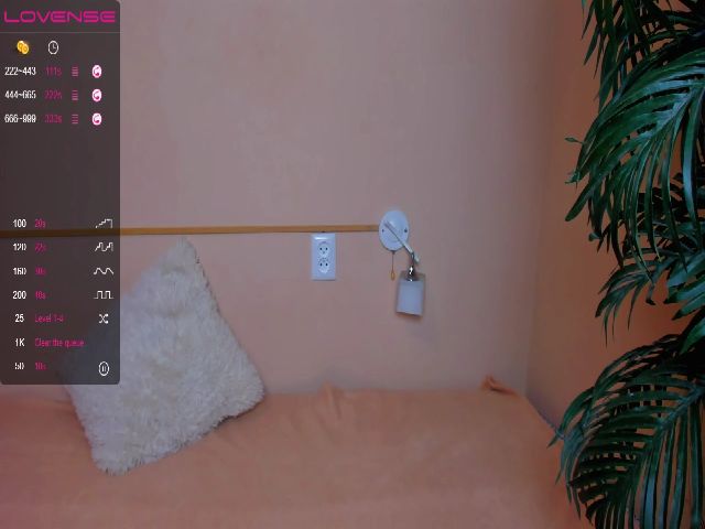 Live sex webcam photo for RoxyRoxe #265139360