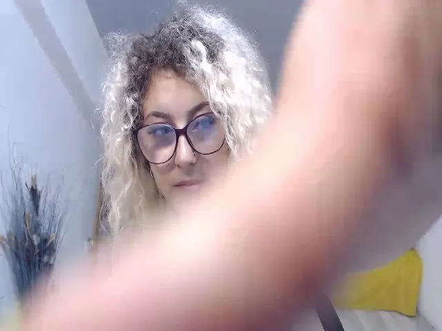 Live sex webcam photo for CurlyBella #263478646