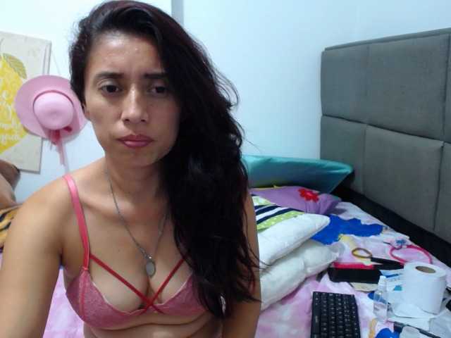 Live sex webcam photo for sexy-mary-69 #240997645